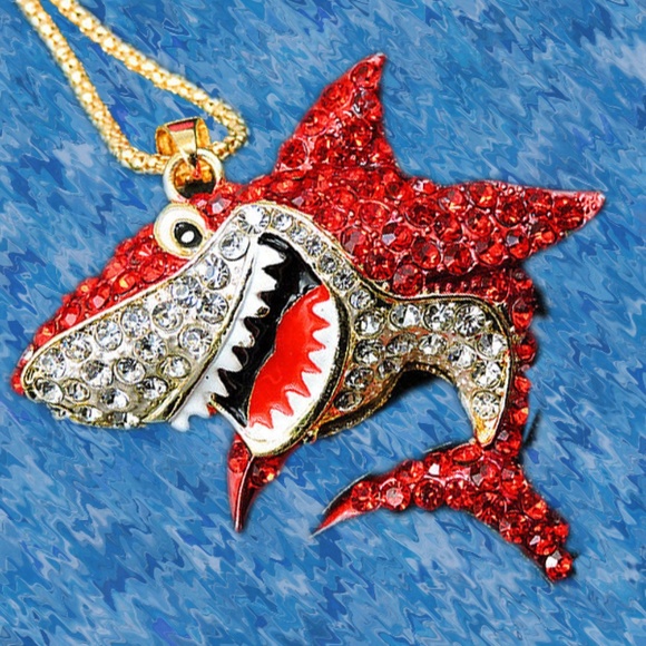Red White Crystal Rhinestone Shark Pendant/Brooch - Picture 4 of 6
